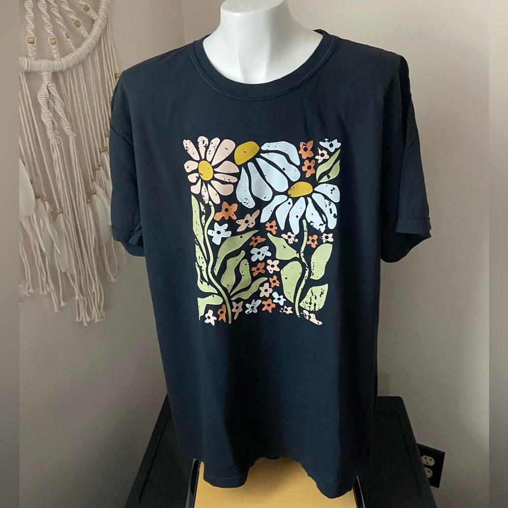 NEW! Comfort Colors Women’s Boho Wildflowers Floral Nature T-shirt Size Large